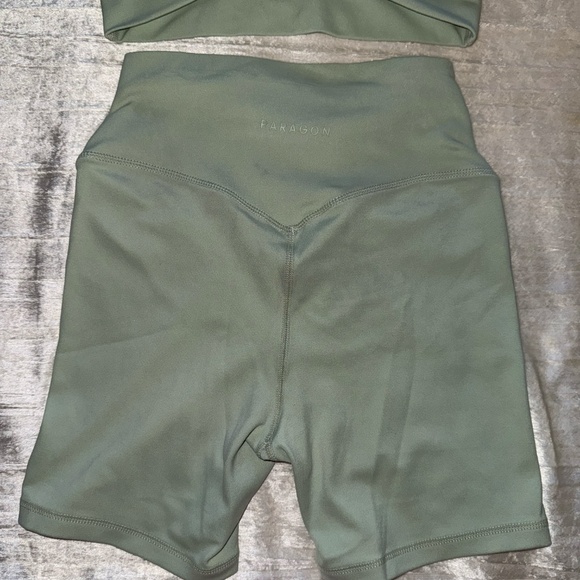Paragon Fitwear Reluna Ruched Bra (XS) and Reluna Original Sculptseam Short (S) - Picture 5 of 9